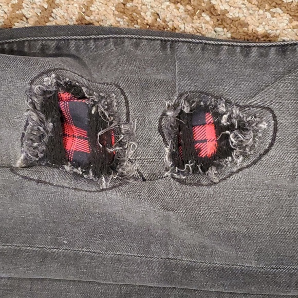 Judy Blue distressed Black Jeans - Picture 3 of 4